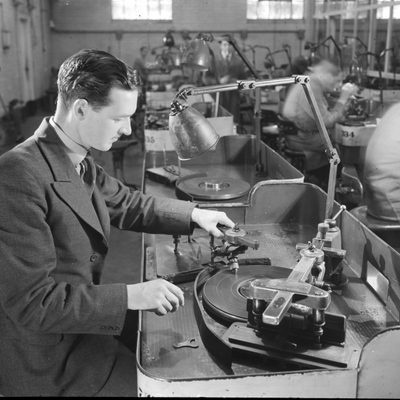 Halifax Diamonds: how diamond cutting and polishing developed during the World Wars: talk by Bryan Harkness
