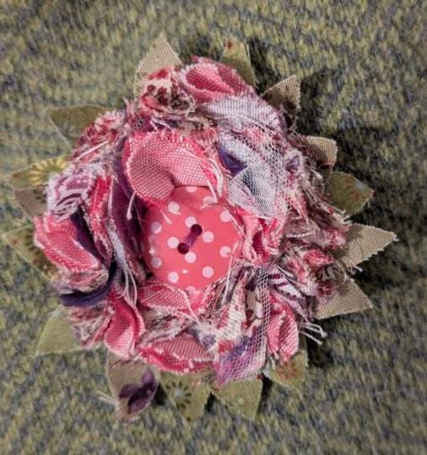 Rag brooch