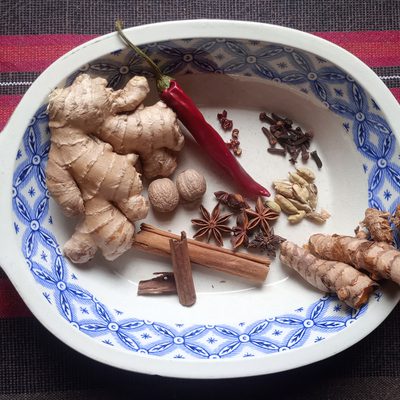 Herbal support for winter with common kitchen herbs and spices